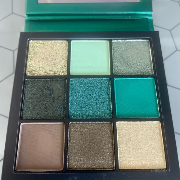 EUC Huda Beauty Emerald Obsession Eyeshadow Palette - Picture 2 of 5